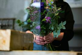 IG BAU kritisiert Niedriglöhne in der Floristik - Branche boomt: im Rhein-Kreis Neuss sollen Floristinnen profitieren