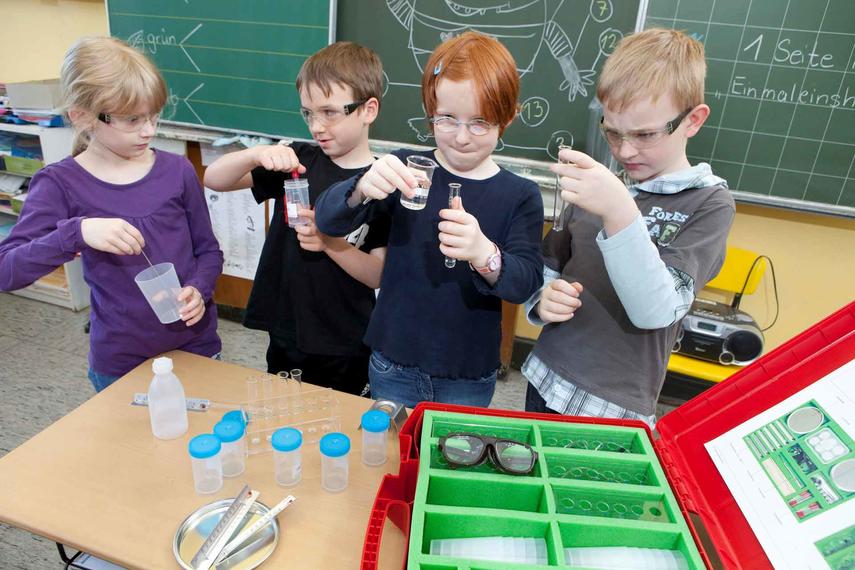 LANXESS unterstützt Schüler und Schulen bei digitalem Chemie-Unterricht